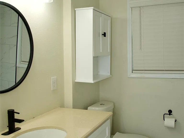 2405 Byron Ave — Photo 8