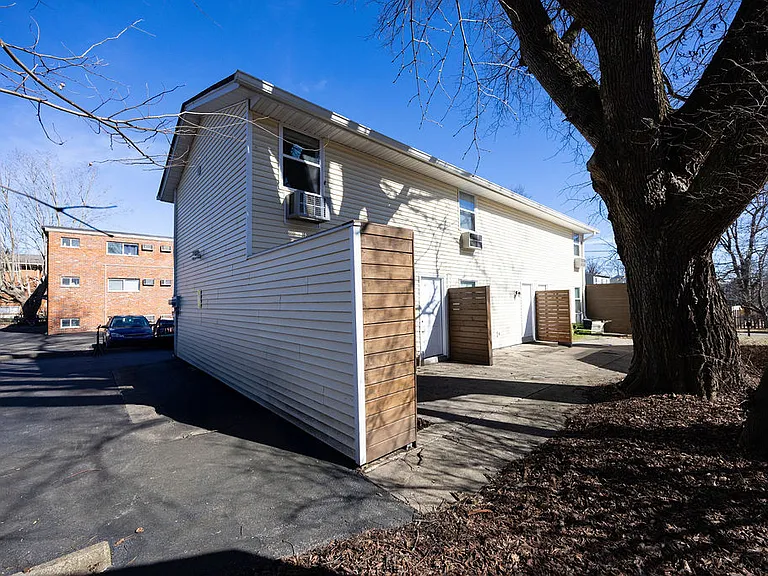 742 S Poplar St — Photo 18