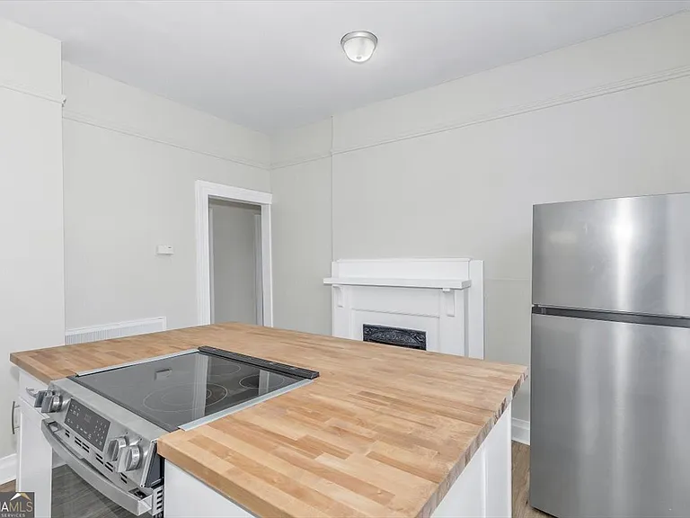 211 Broad St — Photo 7