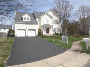 6 Melanie Ct, Raritan, NJ 08869