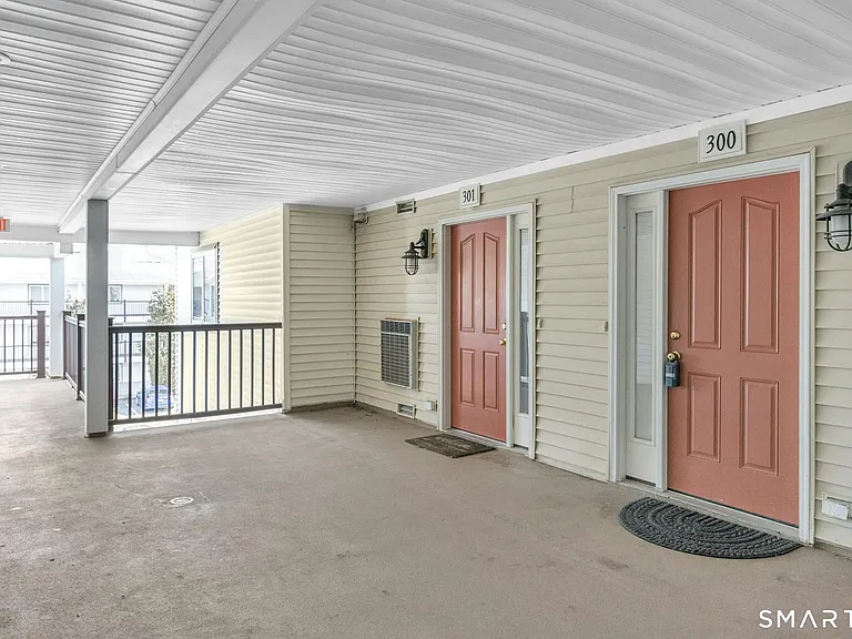 3250 Fairfield Ave #300 — Photo 2