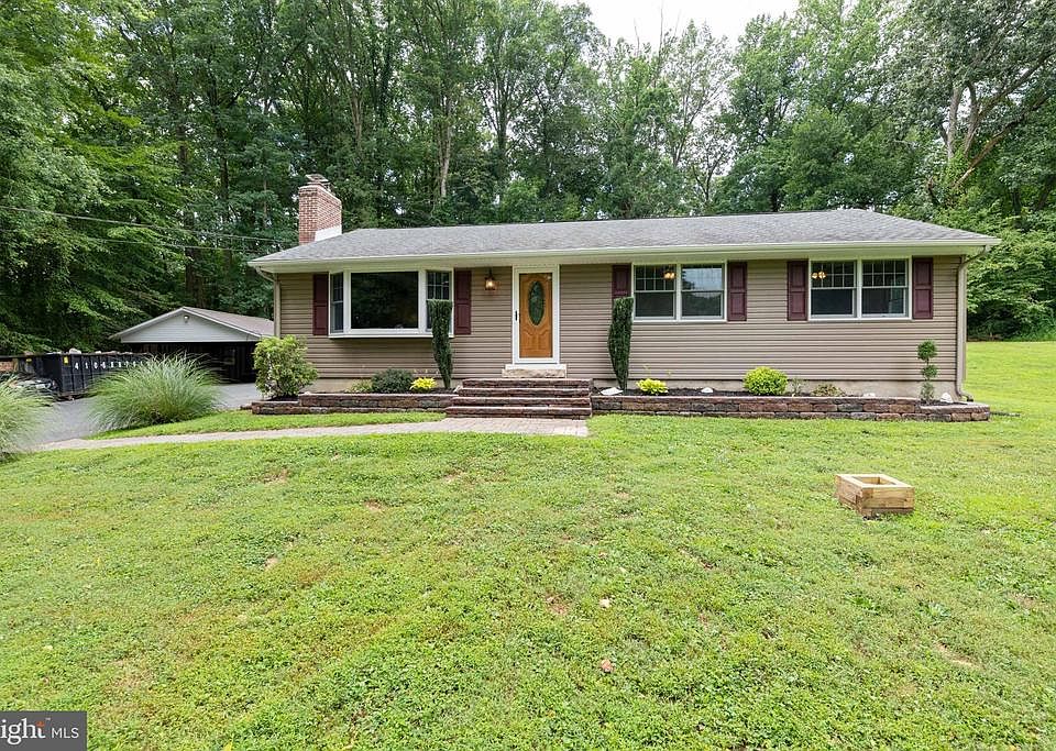 Welcome Home!   Almost 3 acres!    No HOA!