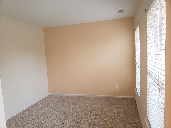 4th image of 3215 Goldeneye Ln #92