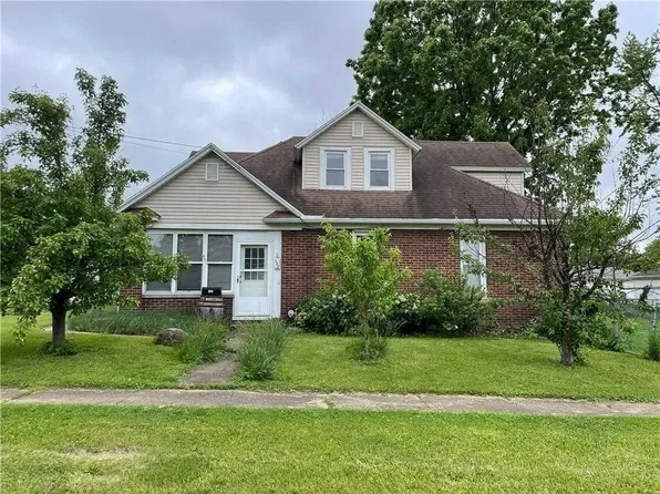 102 W Taylor Ave, Charleston, IL 61920