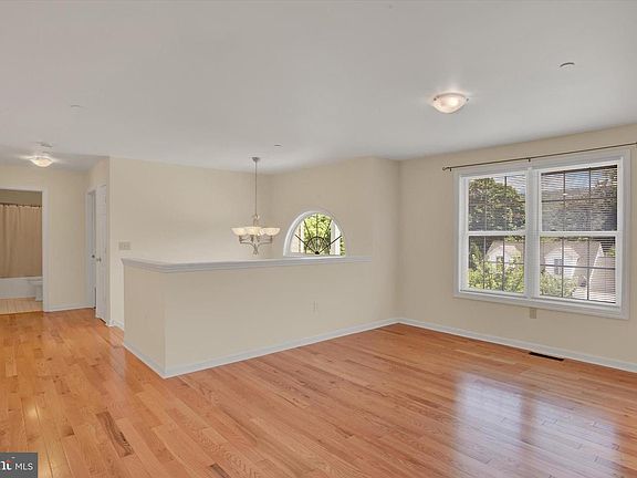 4th image of 1203 Lincoln St