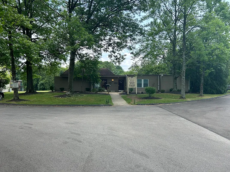 Anderson Square Apartments — Photo 15