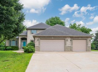 1557 Homestead St, Shakopee, MN 55379