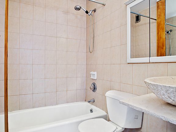 4th image of 301 E 45th St APT 9D