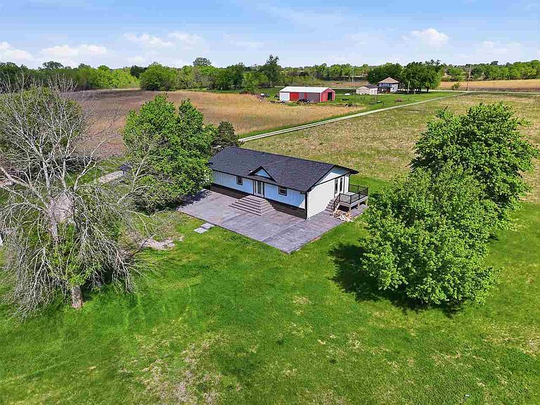 Listing photo 5