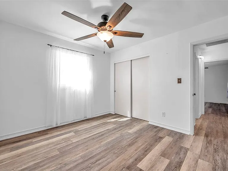 5900 Cypress St N — Photo 16