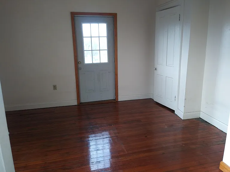 2305 Kenton St — Photo 6