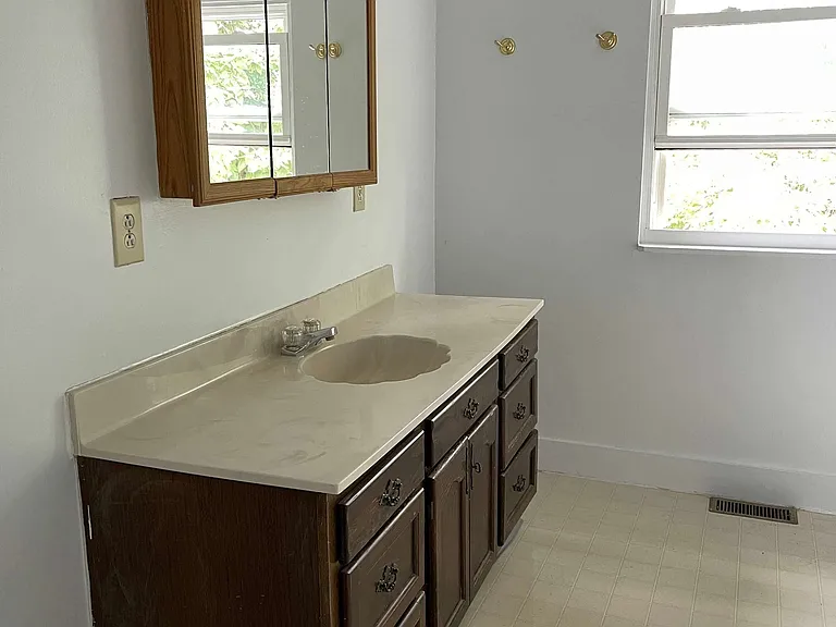 2335 Rohs St — Photo 10