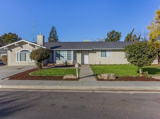 711 Roosevelt St, Kingsburg, CA 93631