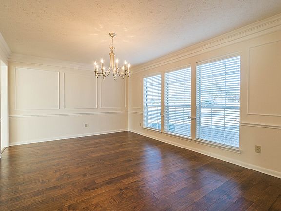 5th image of 2122 Menton Dr