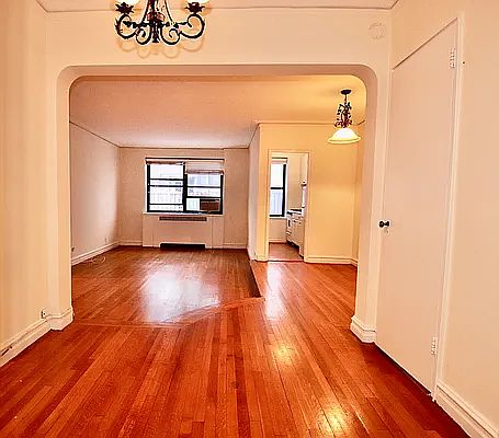 3rd image of 222 E 35th St APT 6D