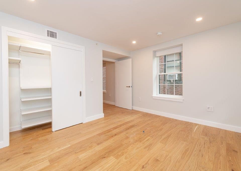 2nd image of 27 Fleet St #5R