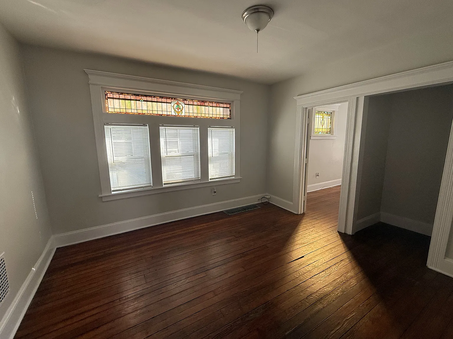 3 bed, 1000 sqft, $1,925 — Photo 1