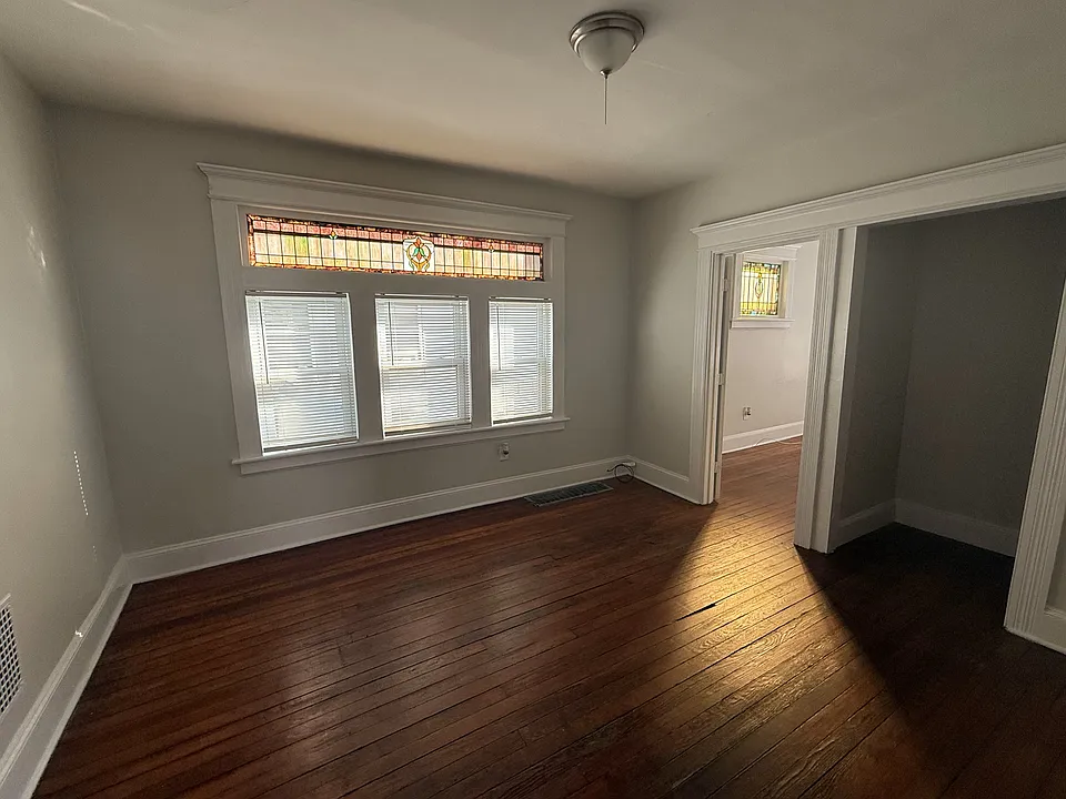 111 Smith St #1
