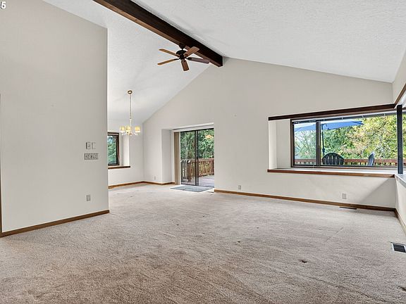 5th image of 15565 SE Wildwood Ct