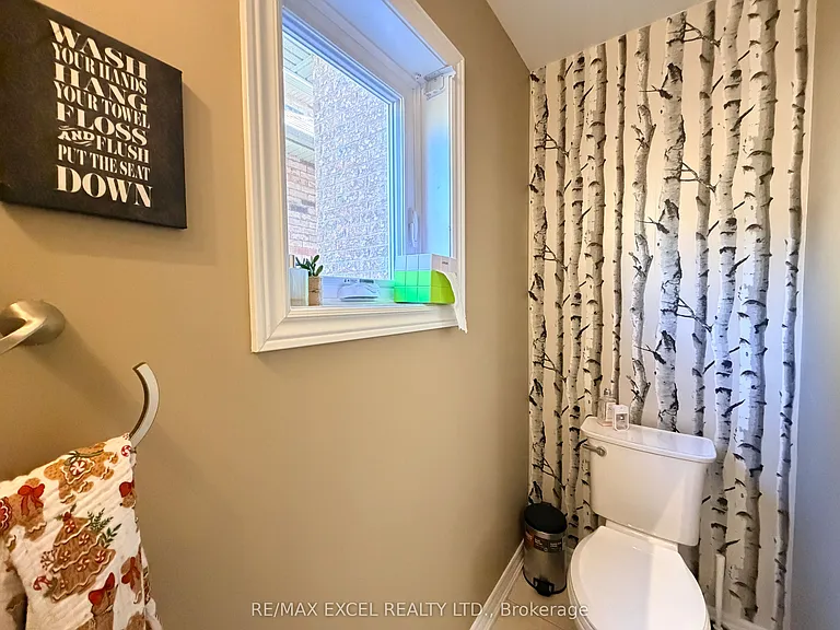 130 Laurendale Ave — Photo 9