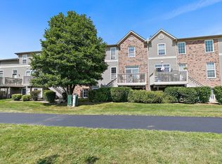 840 Oak Hollow Rd, Crystal Lake, IL 60014