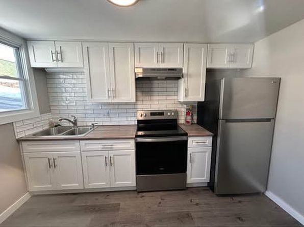 11 Railroad St #1