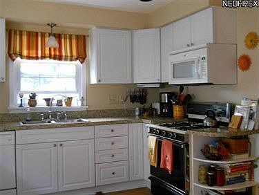 5th image of 3883 W 226th St