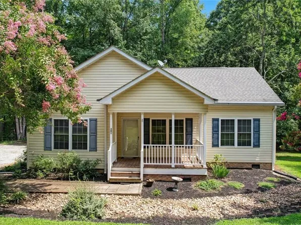 301 Sunset Rd, Pelham, NC 27311