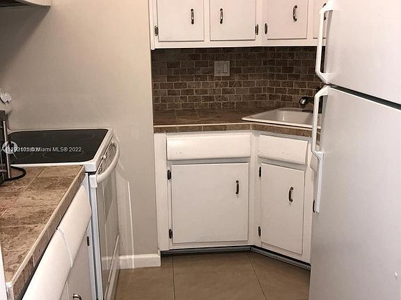 3rd image of 1430 Brickell Bay Dr APT 901