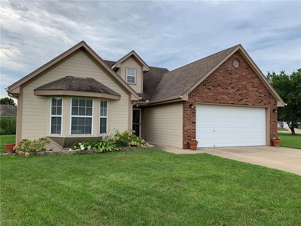 1st image of 207 Blue Branch Cir