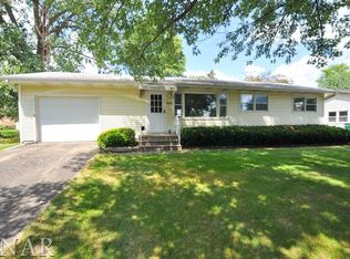 610 Meadow Ln, Le Roy, IL