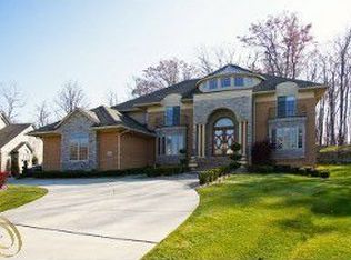 6289 Golden Ln, West Bloomfield, MI 48322