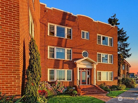 2nd image of 2452 Alki Avenue SW