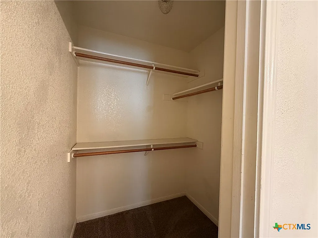 Building Photo - 406 Diana Ln #406