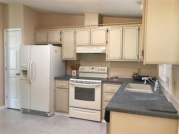 3rd image of 537 Bonita Dr