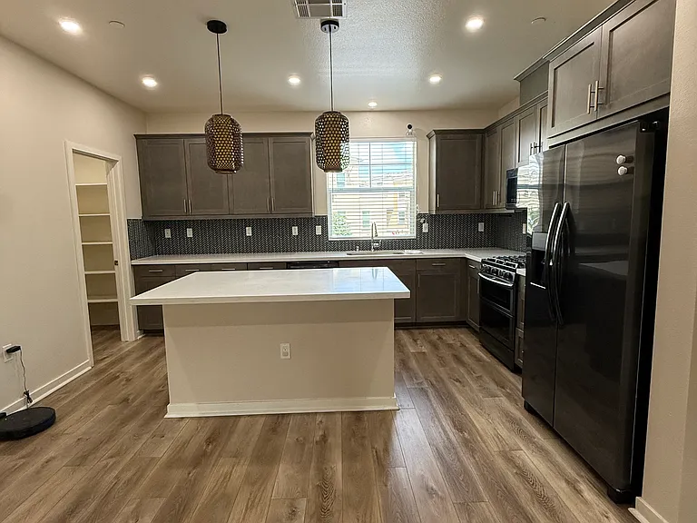 503 Winchester Dr — Photo 13