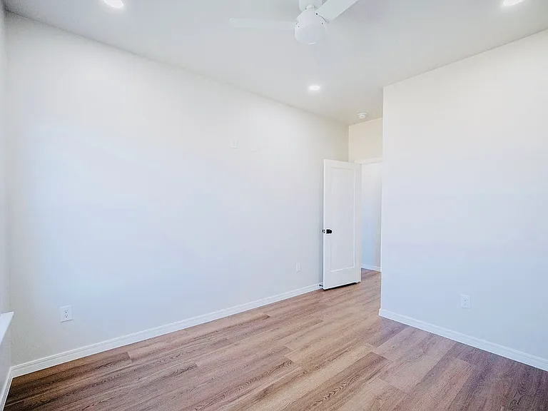 19001 Sierra Madre Dr — Photo 23