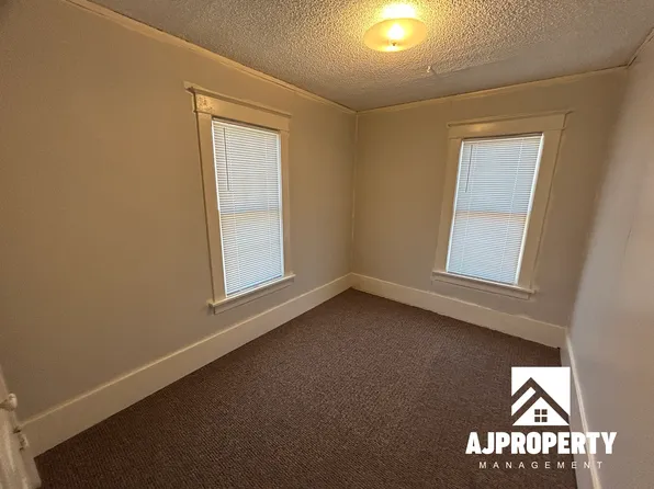 1118 W 8th St, Sioux Falls, SD