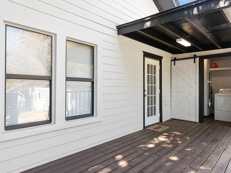 1230 S Montclair Ave — Photo 15