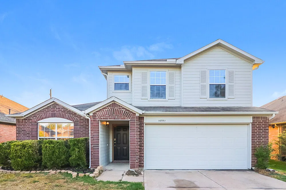 4 bed, 2.5 bath, 2950 sqft, $3,140 — Photo 1