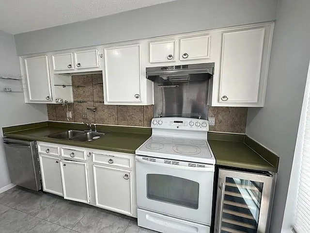 7700 Creekbend Dr #109 — Photo 6