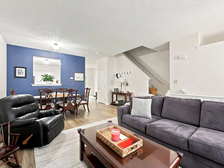 225 Cayman Ct — Photo 5