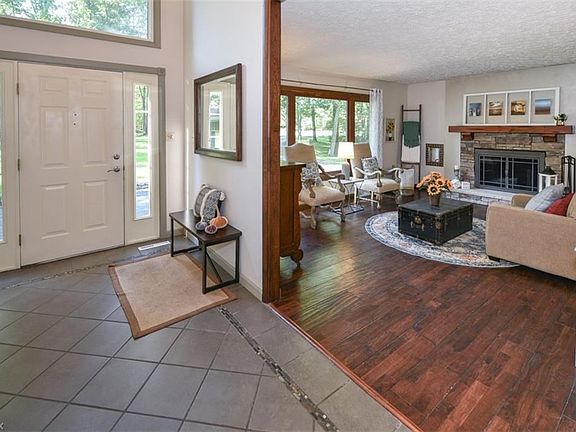 5th image of 19145 Elizabeth Ln
