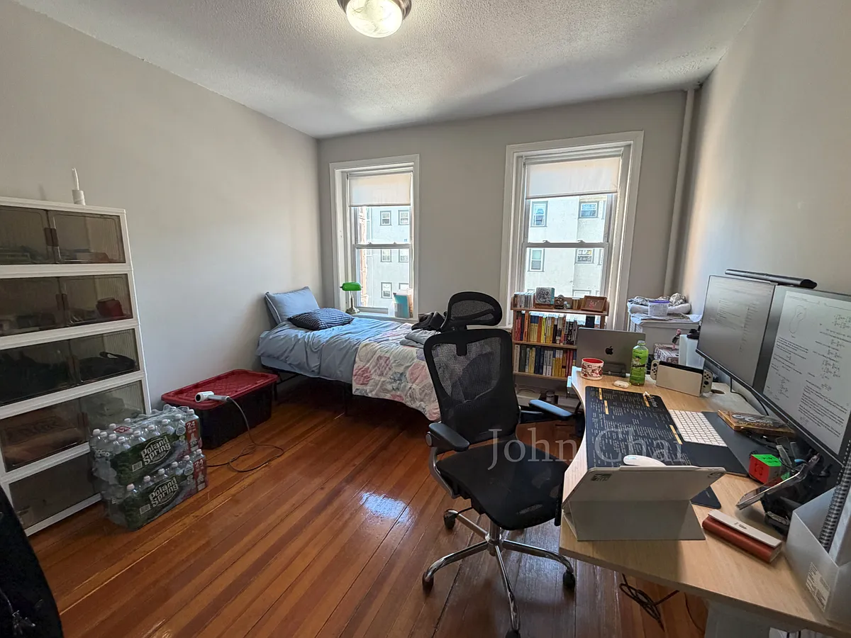 Building Photo - 1132 Commonwealth Ave #4