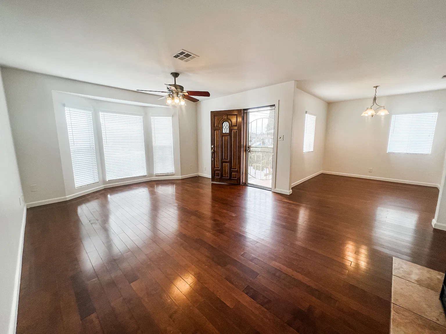 3 bed, 1302 sqft, $2,950 — Photo 3