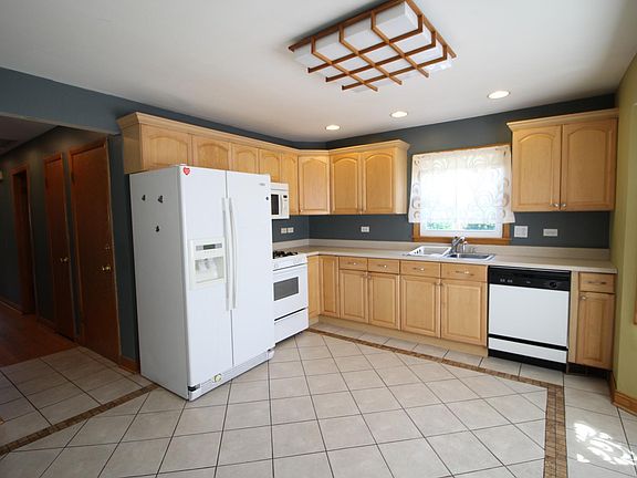 5th image of 3500 N Natoma Ave