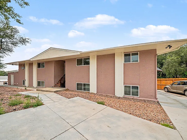 2115 Preuss Rd #D — Photo 8