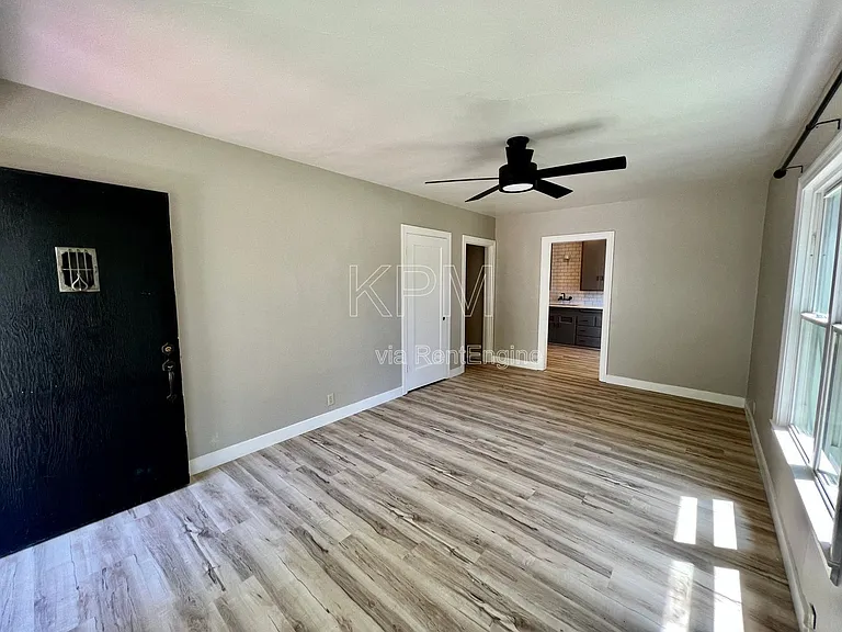 2704 N Hunter St — Photo 3