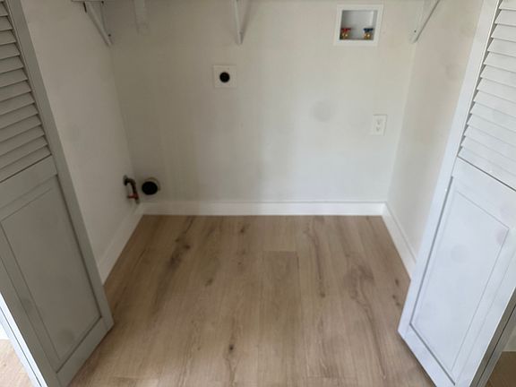 5th image of 203 White Oak Dr