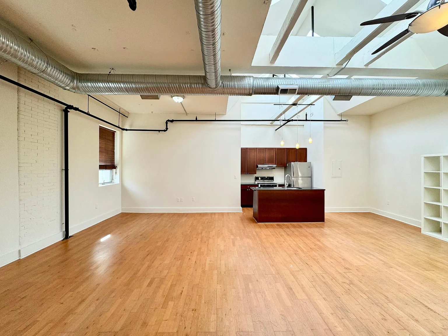 1 bed, 1070 sqft, $2,350 — Photo 4